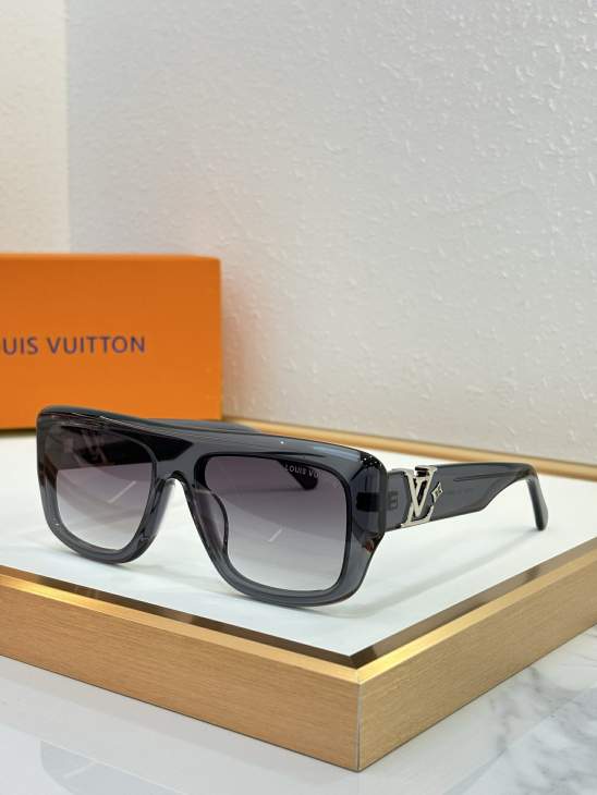 Picture of Louis Vuitton Sunglasses _SKUfw79615794fw